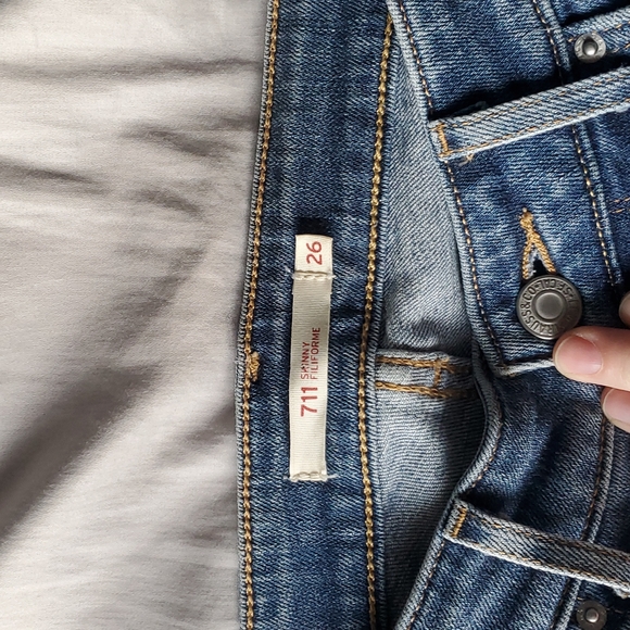 Levis 711 - Picture 3 of 3